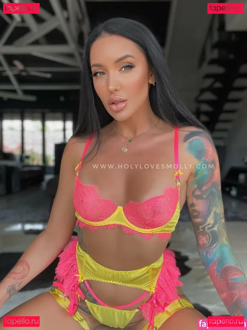 holylovesmolly / xmollyelise Onlyfans Photo Gallery 