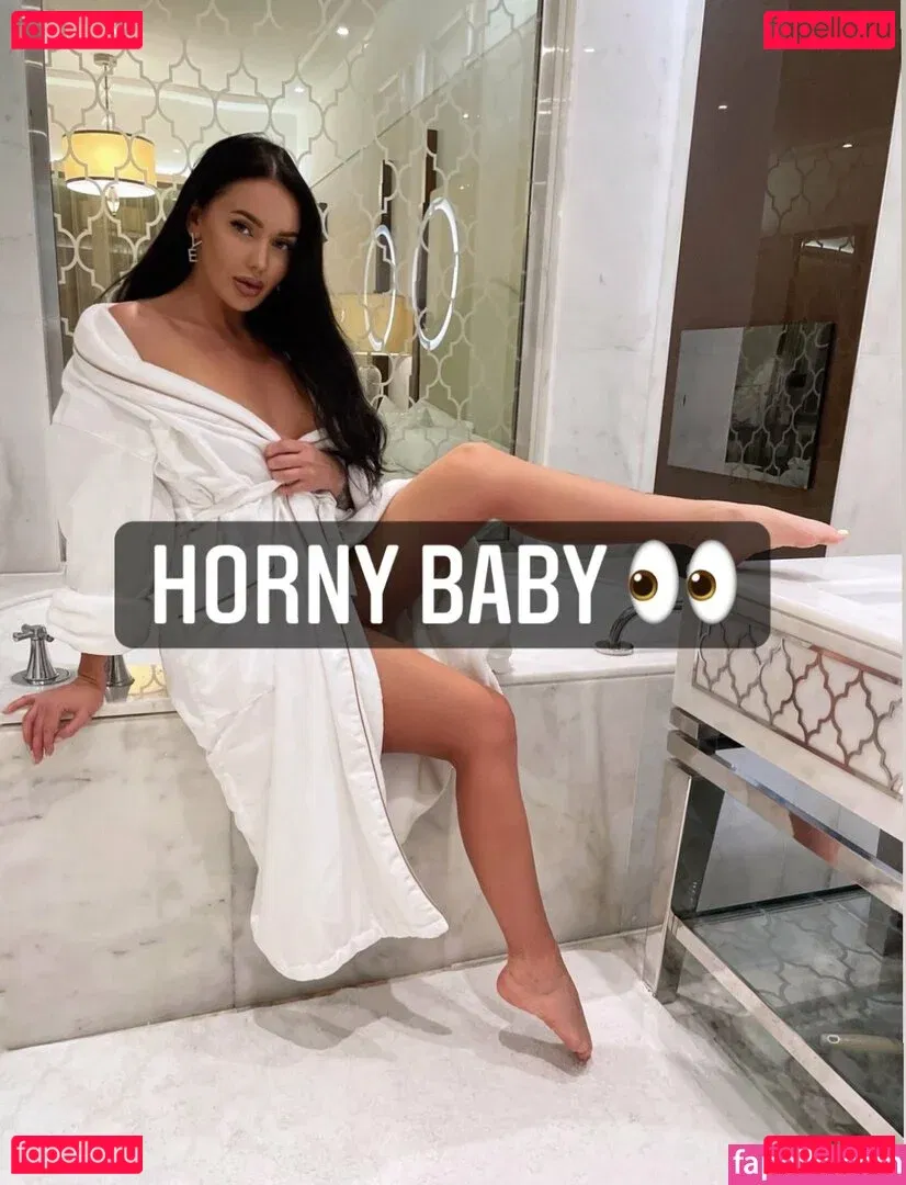 holylovesmolly / xmollyelise Onlyfans Photo Gallery 