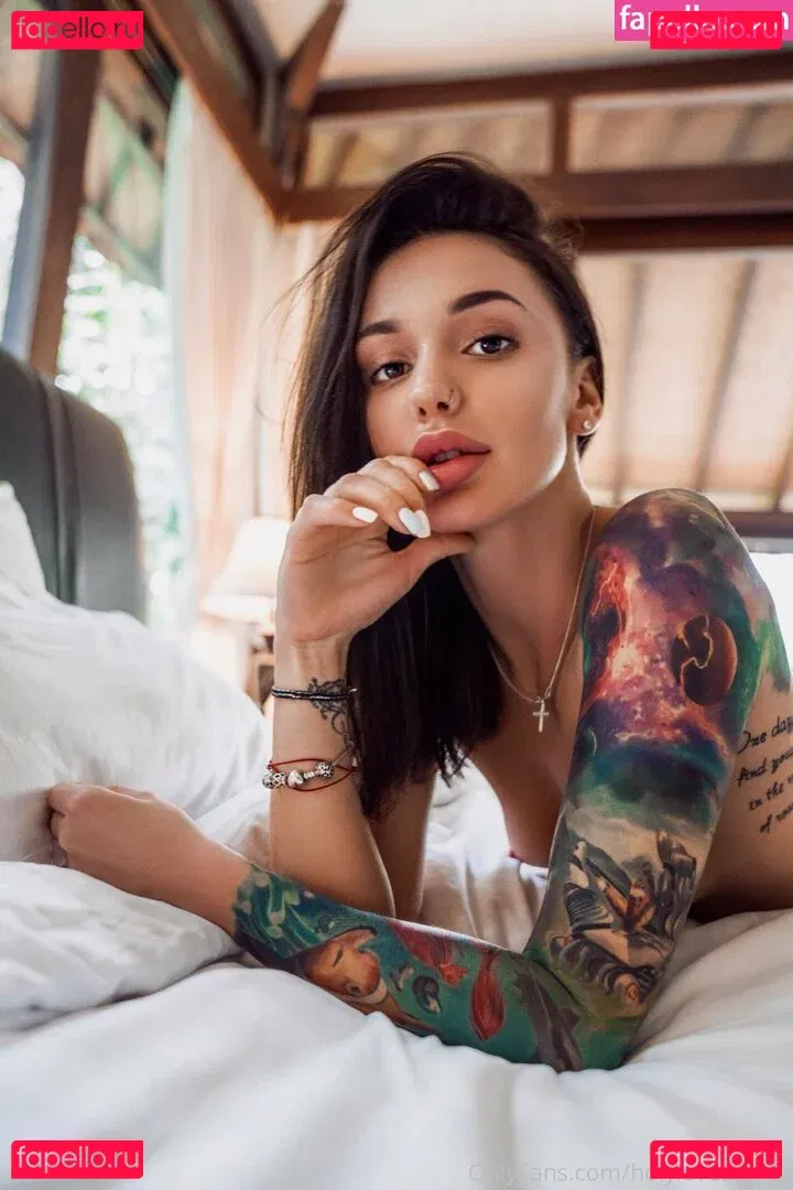 holylovesmolly / xmollyelise Onlyfans Photo Gallery 