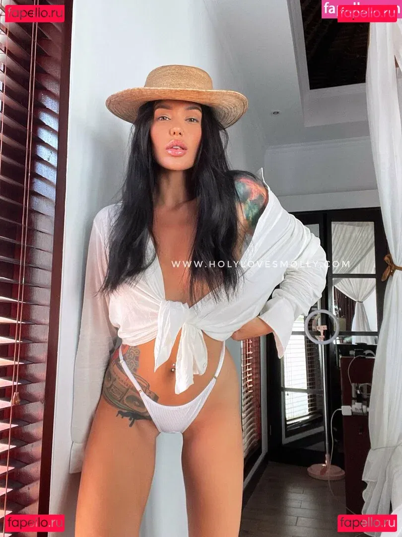 holylovesmolly / xmollyelise Onlyfans Photo Gallery 