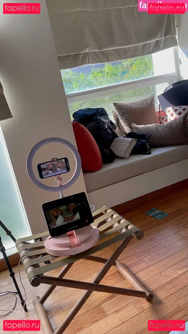 holylovesmolly / xmollyelise Onlyfans Photo Gallery 