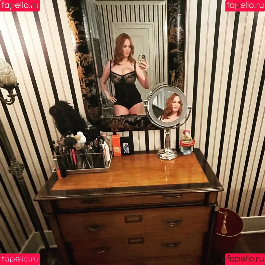 Christina Hendricks / actuallychristinahendricks Onlyfans Photo Gallery 