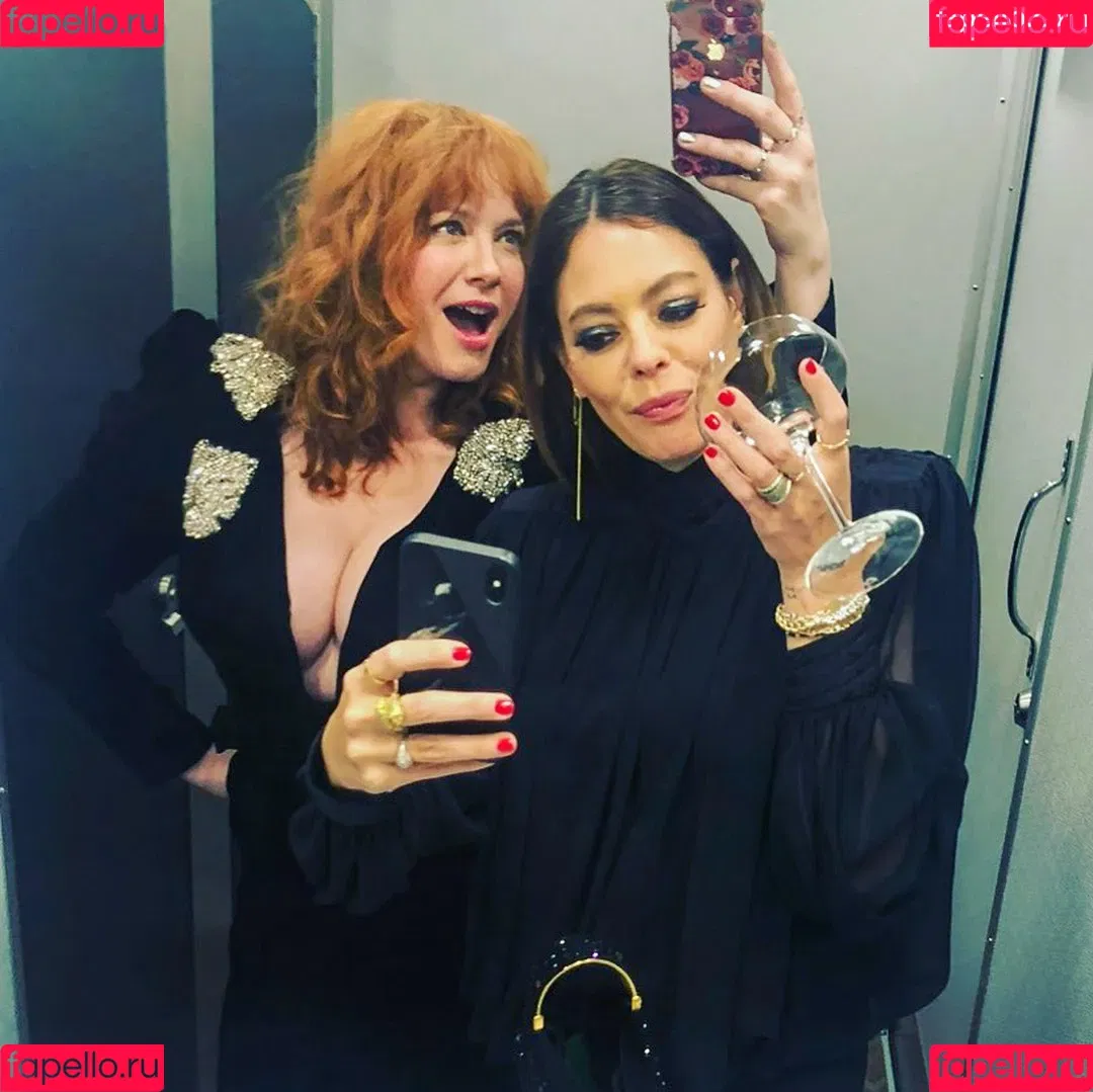 Christina Hendricks / actuallychristinahendricks Onlyfans Photo Gallery 