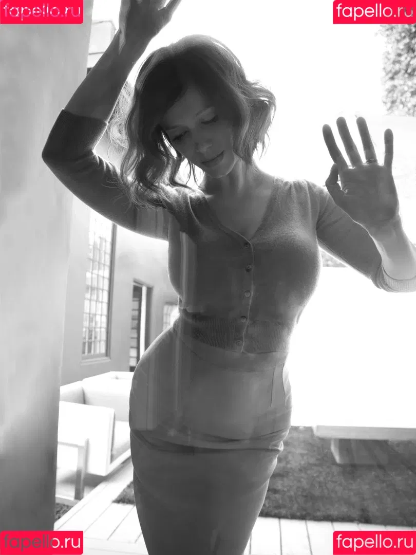 Christina Hendricks / actuallychristinahendricks Onlyfans Photo Gallery 