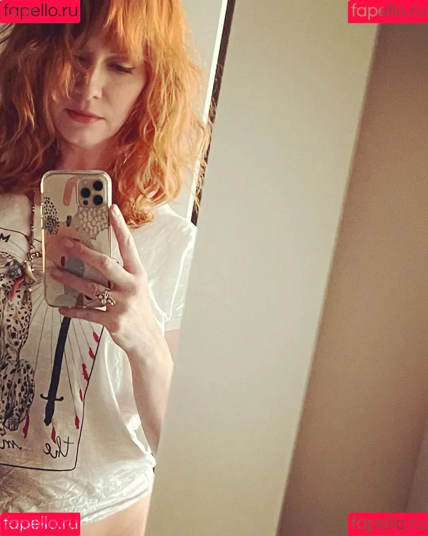 Christina Hendricks / actuallychristinahendricks Onlyfans Photo Gallery 