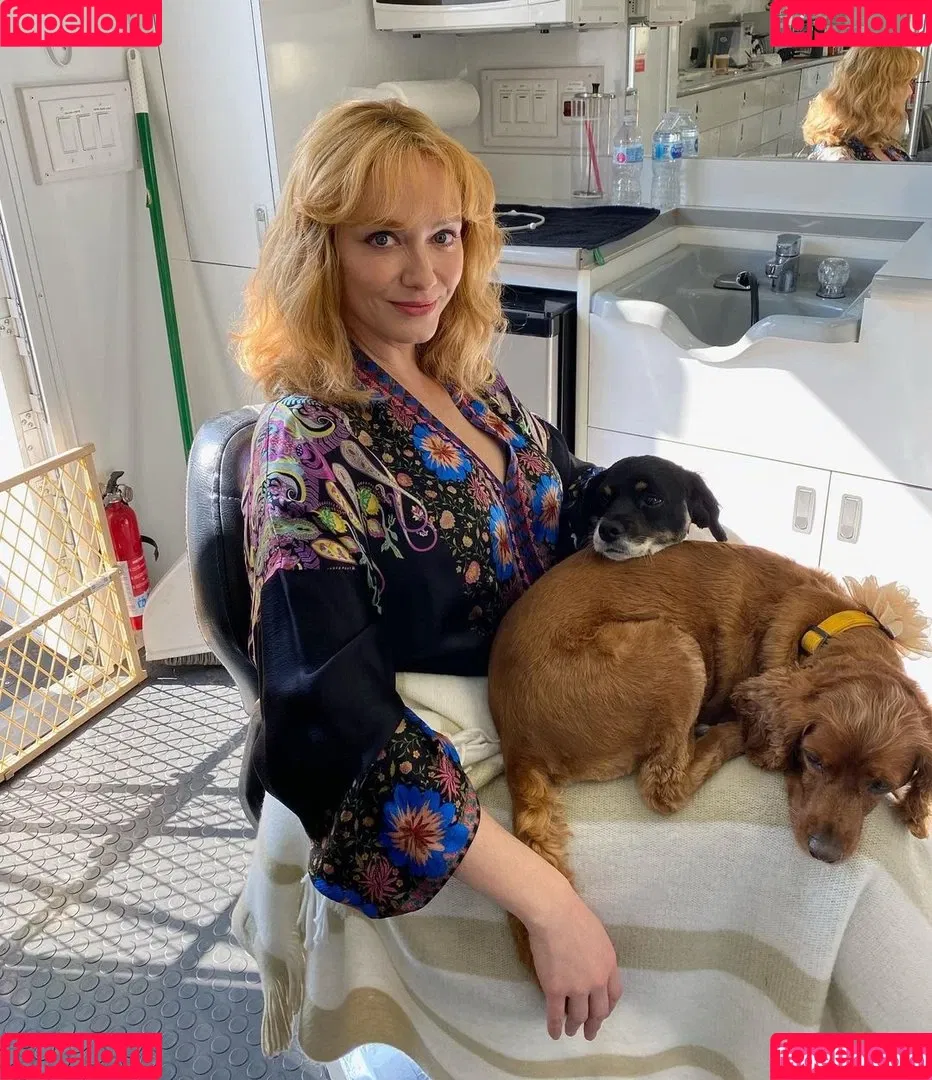 Christina Hendricks / actuallychristinahendricks Onlyfans Photo Gallery 