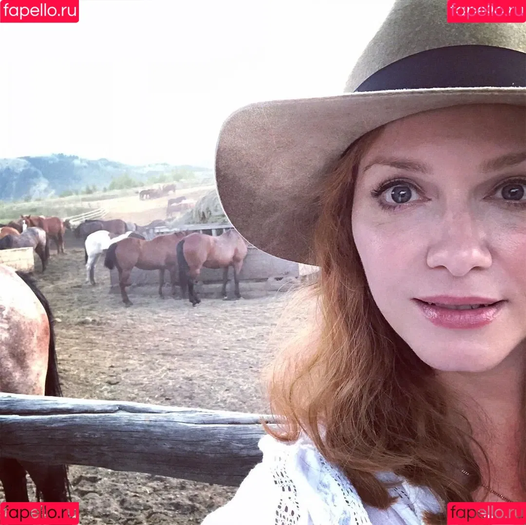 Christina Hendricks / actuallychristinahendricks Onlyfans Photo Gallery 