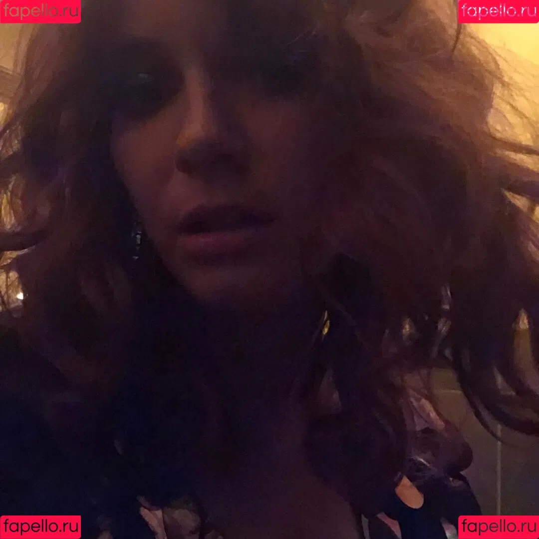 Christina Hendricks / actuallychristinahendricks Onlyfans Photo Gallery 