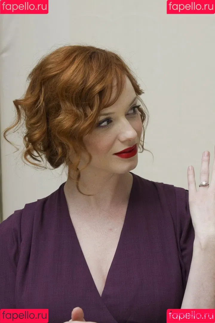 Christina Hendricks / actuallychristinahendricks Onlyfans Photo Gallery 