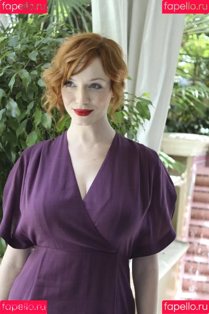 Christina Hendricks / actuallychristinahendricks Onlyfans Photo Gallery 