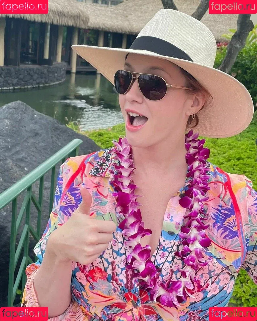 Christina Hendricks / actuallychristinahendricks Onlyfans Photo Gallery 