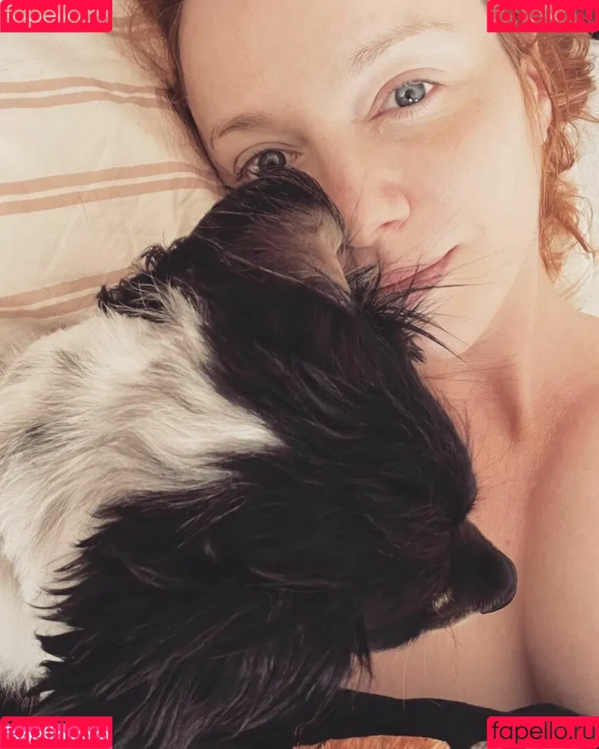 Christina Hendricks / actuallychristinahendricks Onlyfans Photo Gallery 