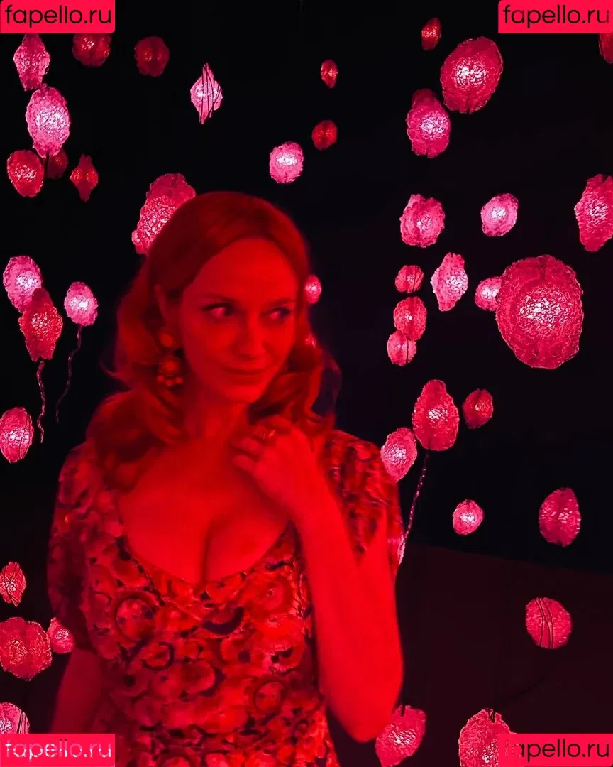 Christina Hendricks / actuallychristinahendricks Onlyfans Photo Gallery 