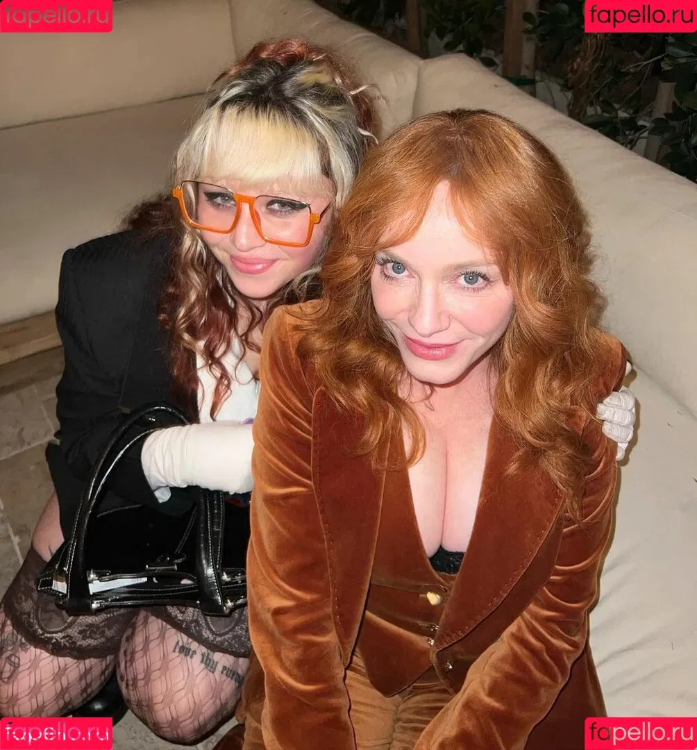 Christina Hendricks / actuallychristinahendricks Onlyfans Photo Gallery 