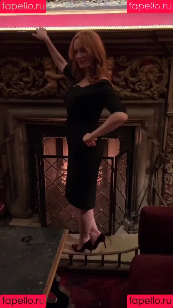 Christina Hendricks / actuallychristinahendricks Onlyfans Photo Gallery 