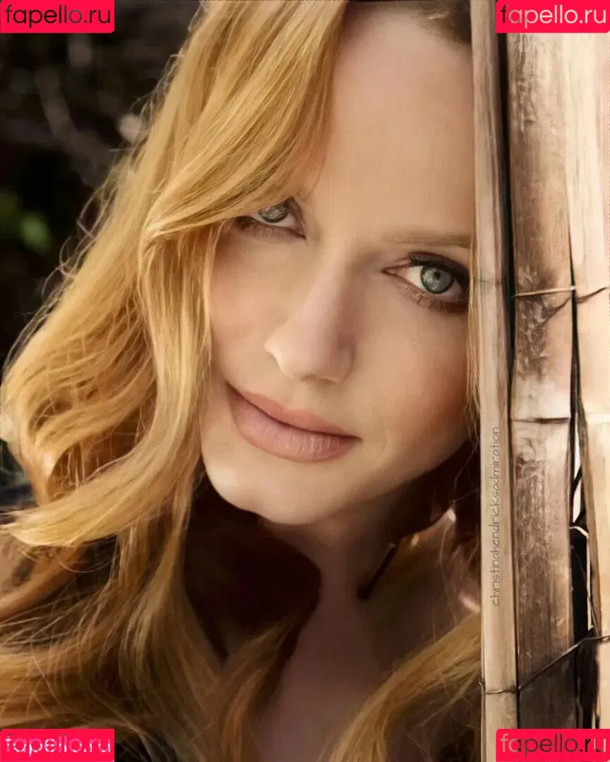 Christina Hendricks / actuallychristinahendricks Onlyfans Photo Gallery 