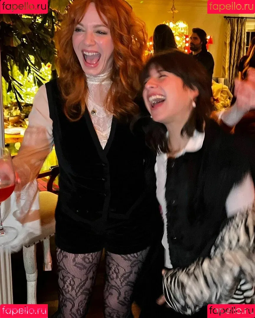 Christina Hendricks / actuallychristinahendricks Onlyfans Photo Gallery 