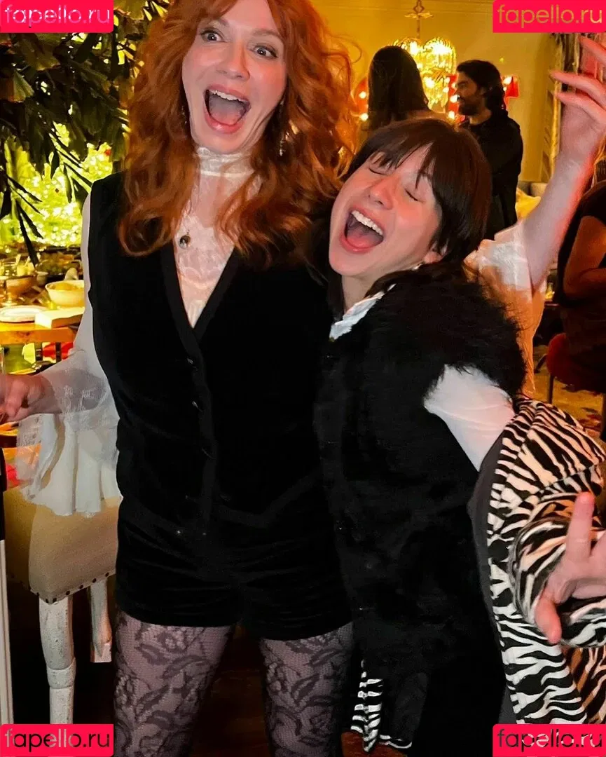Christina Hendricks / actuallychristinahendricks Onlyfans Photo Gallery 