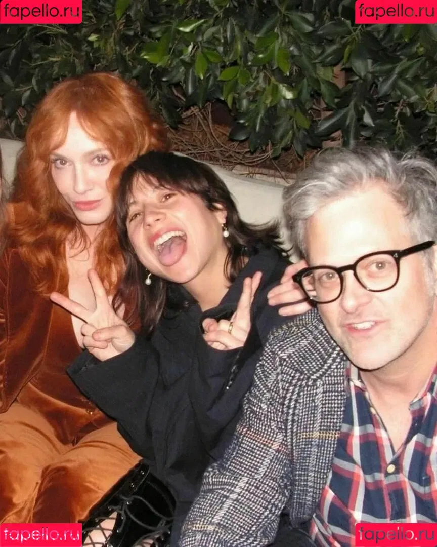 Christina Hendricks / actuallychristinahendricks Onlyfans Photo Gallery 