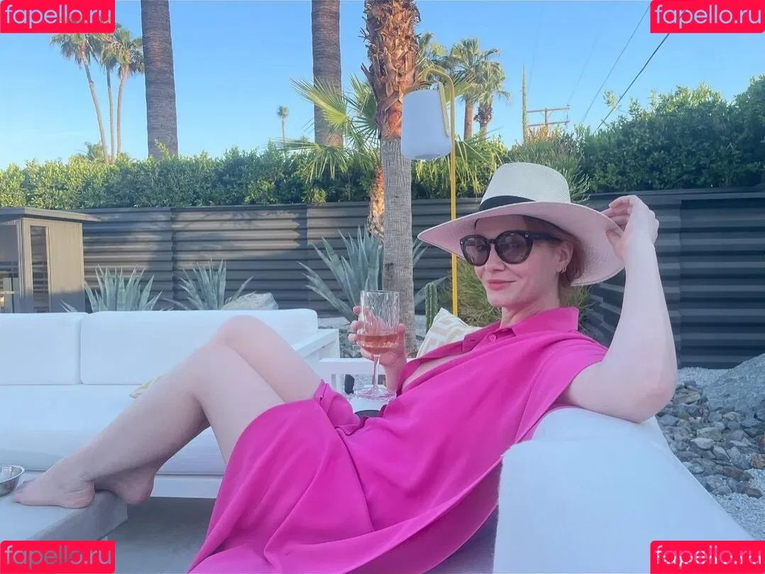 Christina Hendricks / actuallychristinahendricks Onlyfans Photo Gallery 