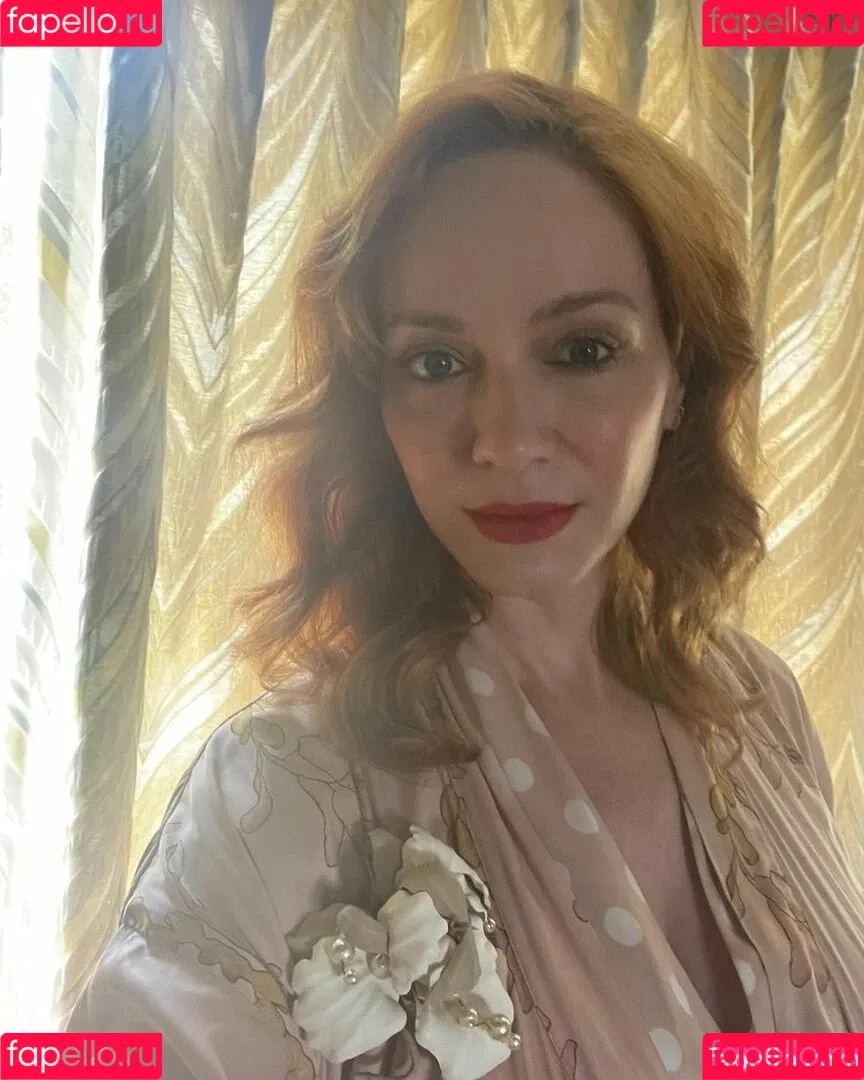 Christina Hendricks / actuallychristinahendricks Onlyfans Photo Gallery 
