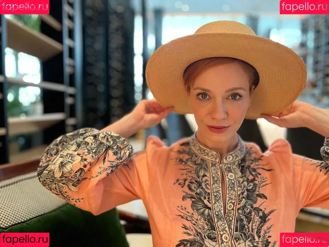 Christina Hendricks / actuallychristinahendricks Onlyfans Photo Gallery 