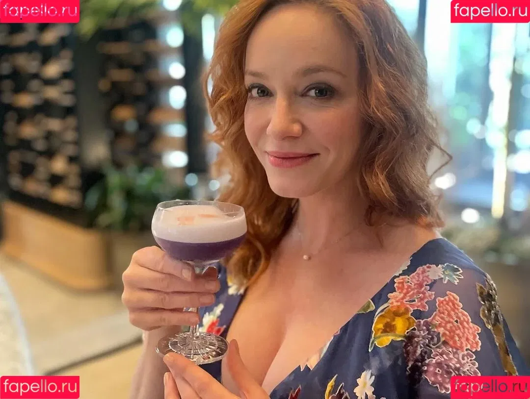 Christina Hendricks / actuallychristinahendricks Onlyfans Photo Gallery 
