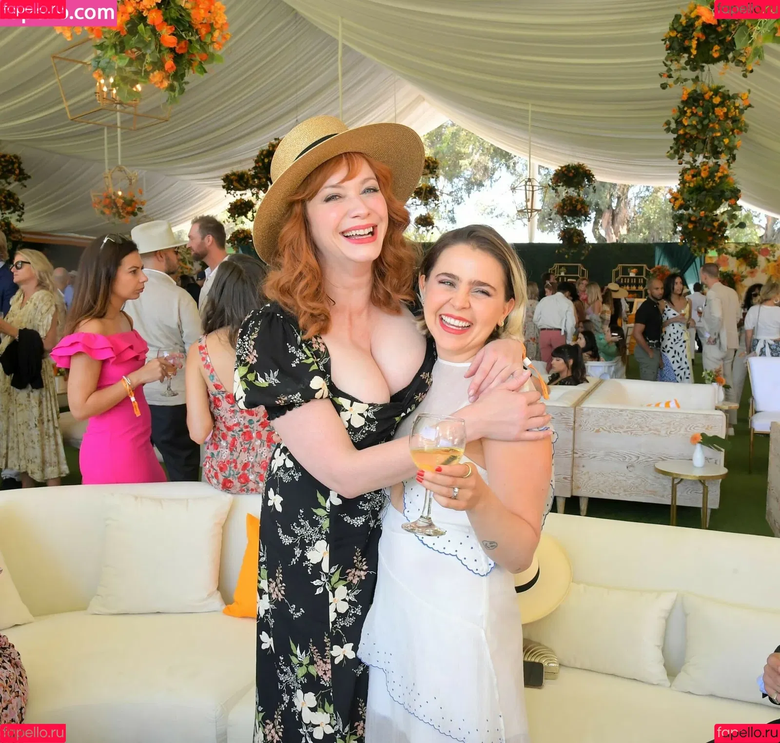 Christina Hendricks / actuallychristinahendricks Onlyfans Photo Gallery 