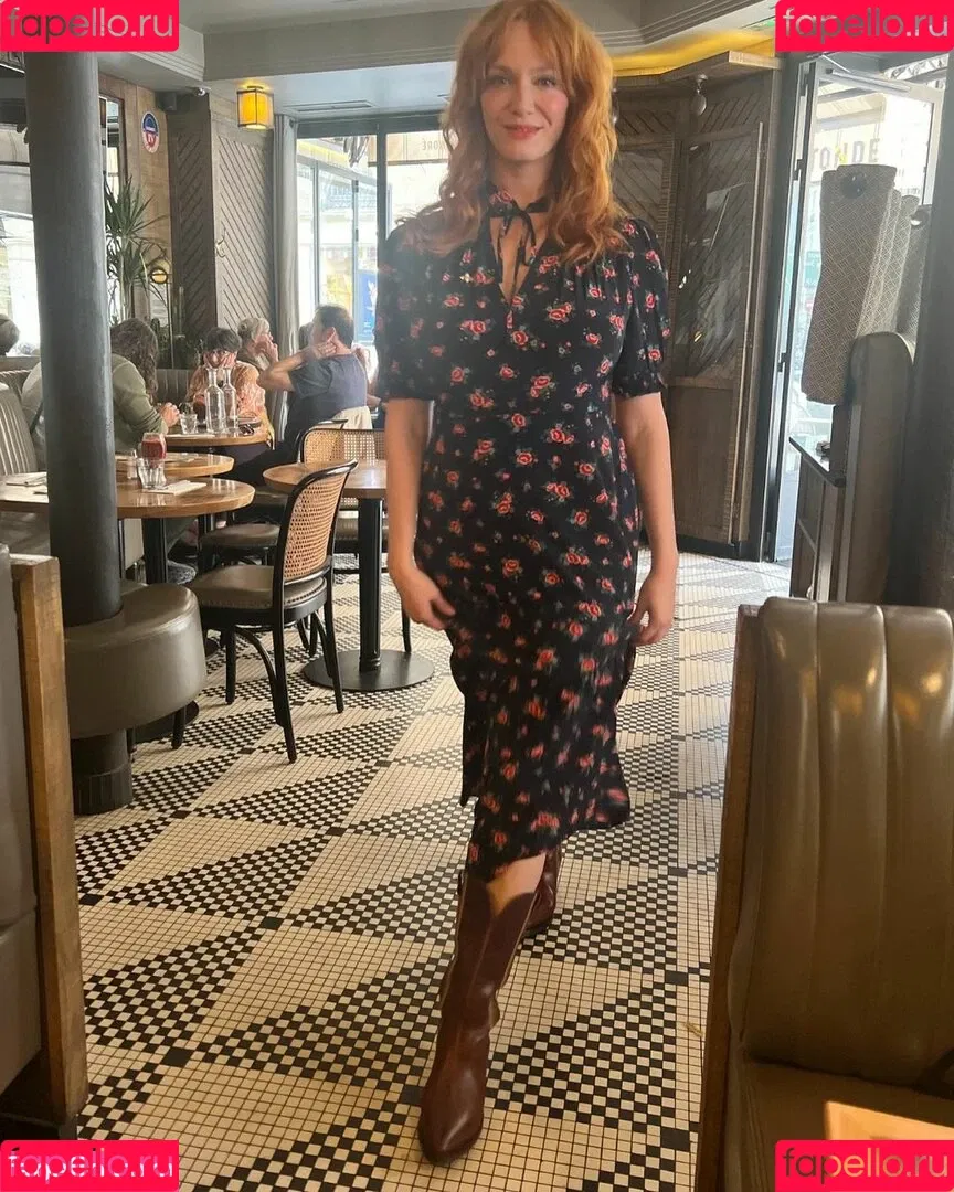 Christina Hendricks / actuallychristinahendricks Onlyfans Photo Gallery 
