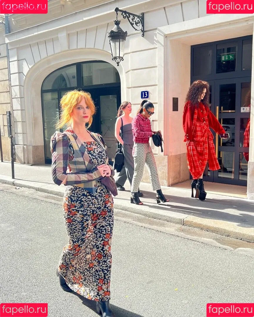 Christina Hendricks / actuallychristinahendricks Onlyfans Photo Gallery 