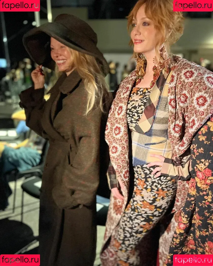 Christina Hendricks / actuallychristinahendricks Onlyfans Photo Gallery 