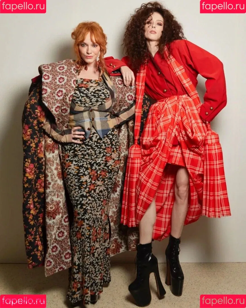 Christina Hendricks / actuallychristinahendricks Onlyfans Photo Gallery 