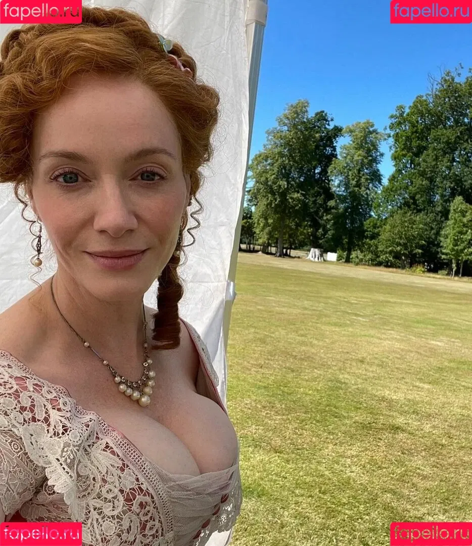 Christina Hendricks / actuallychristinahendricks Onlyfans Photo Gallery 