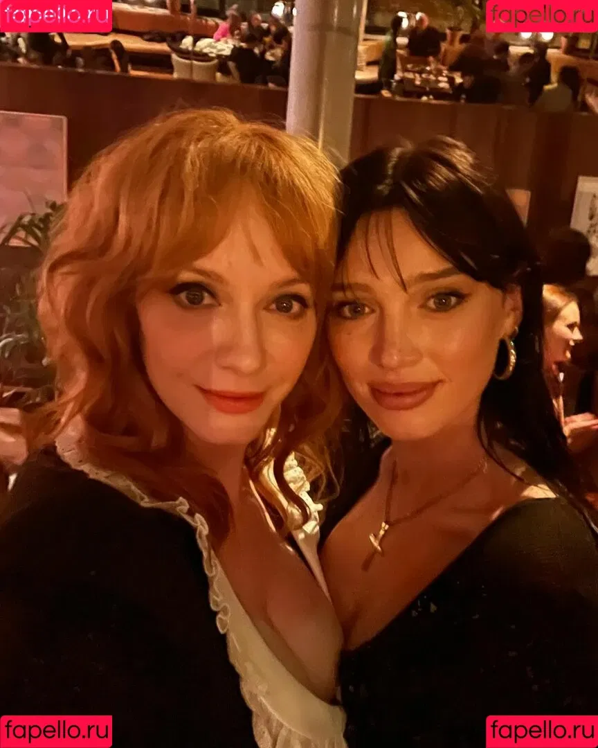 Christina Hendricks / actuallychristinahendricks Onlyfans Photo Gallery 