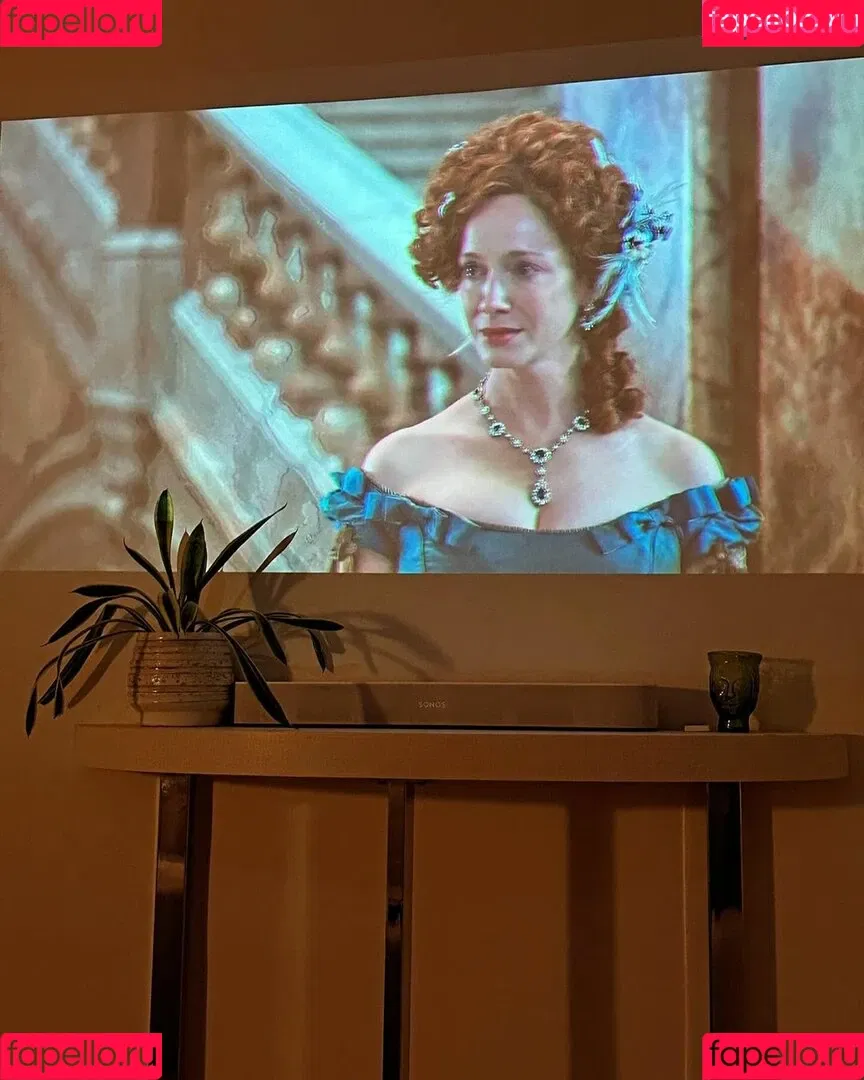 Christina Hendricks / actuallychristinahendricks Onlyfans Photo Gallery 