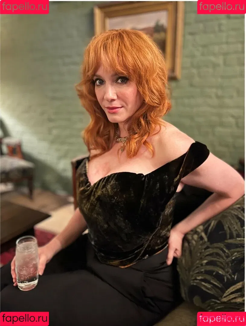 Christina Hendricks / actuallychristinahendricks Onlyfans Photo Gallery 