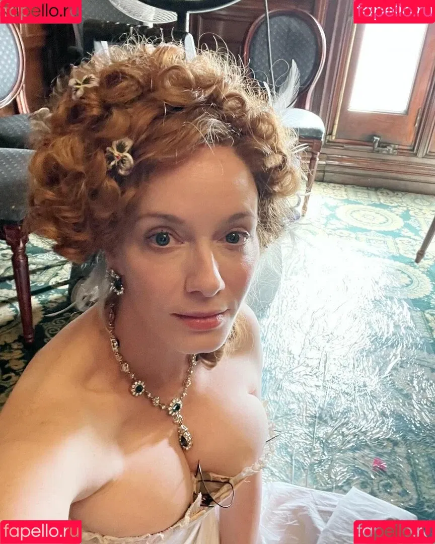 Christina Hendricks / actuallychristinahendricks Onlyfans Photo Gallery 