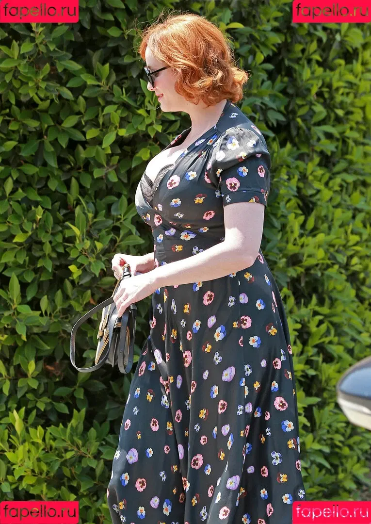 Christina Hendricks / actuallychristinahendricks Onlyfans Photo Gallery 