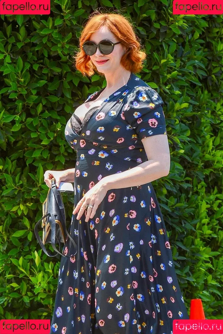 Christina Hendricks / actuallychristinahendricks Onlyfans Photo Gallery 