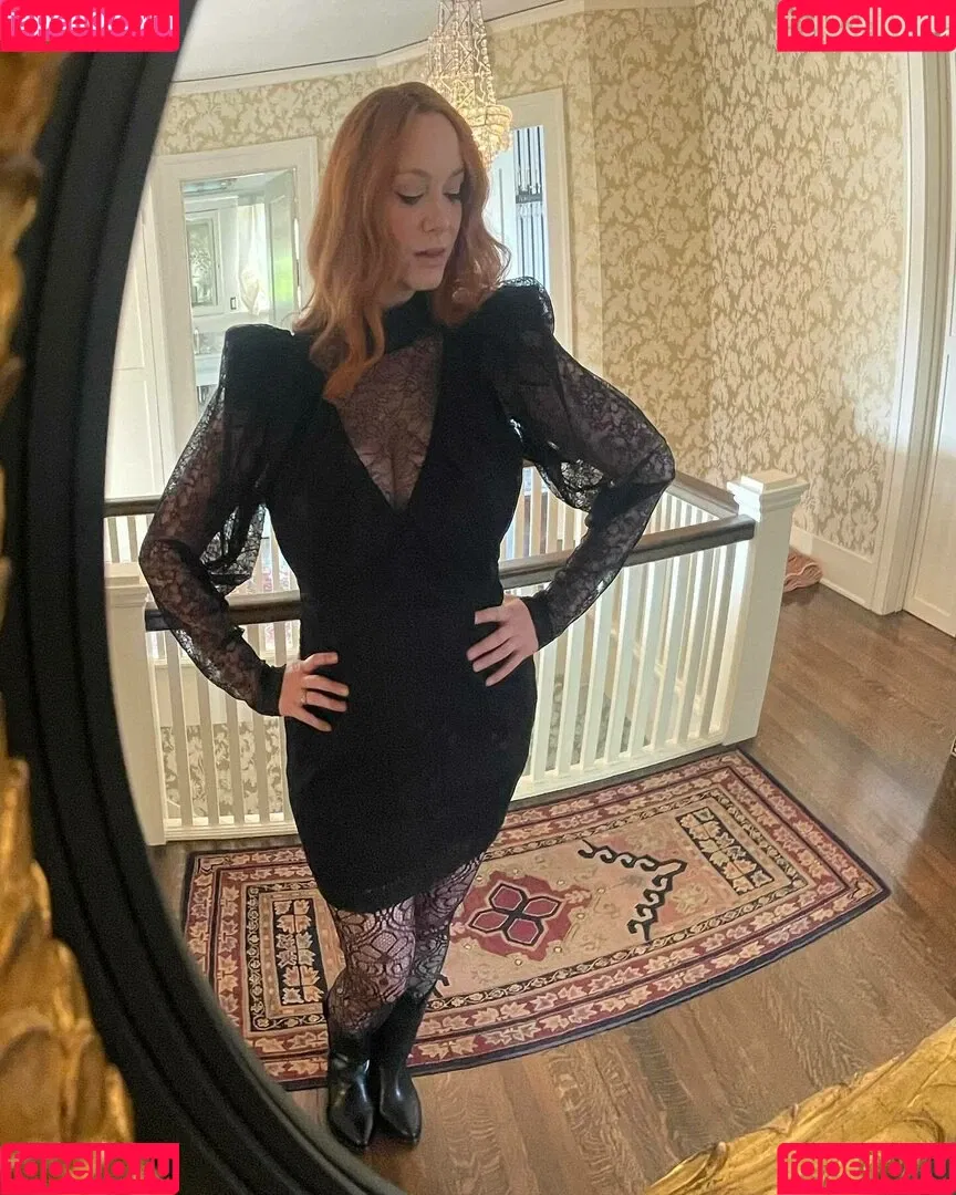 Christina Hendricks / actuallychristinahendricks Onlyfans Photo Gallery 