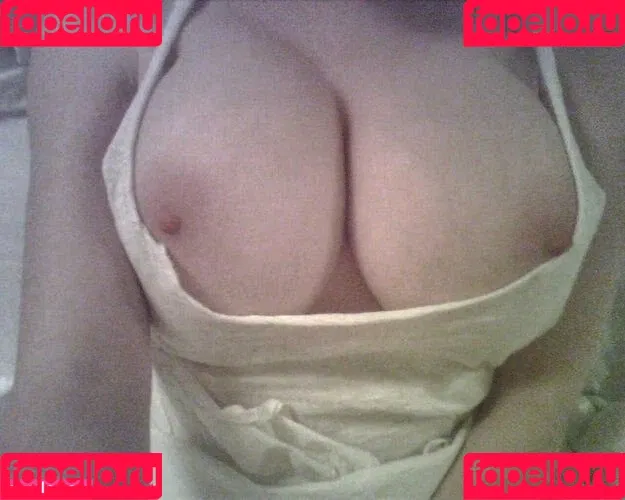 Christina Hendricks / actuallychristinahendricks Onlyfans Photo Gallery 