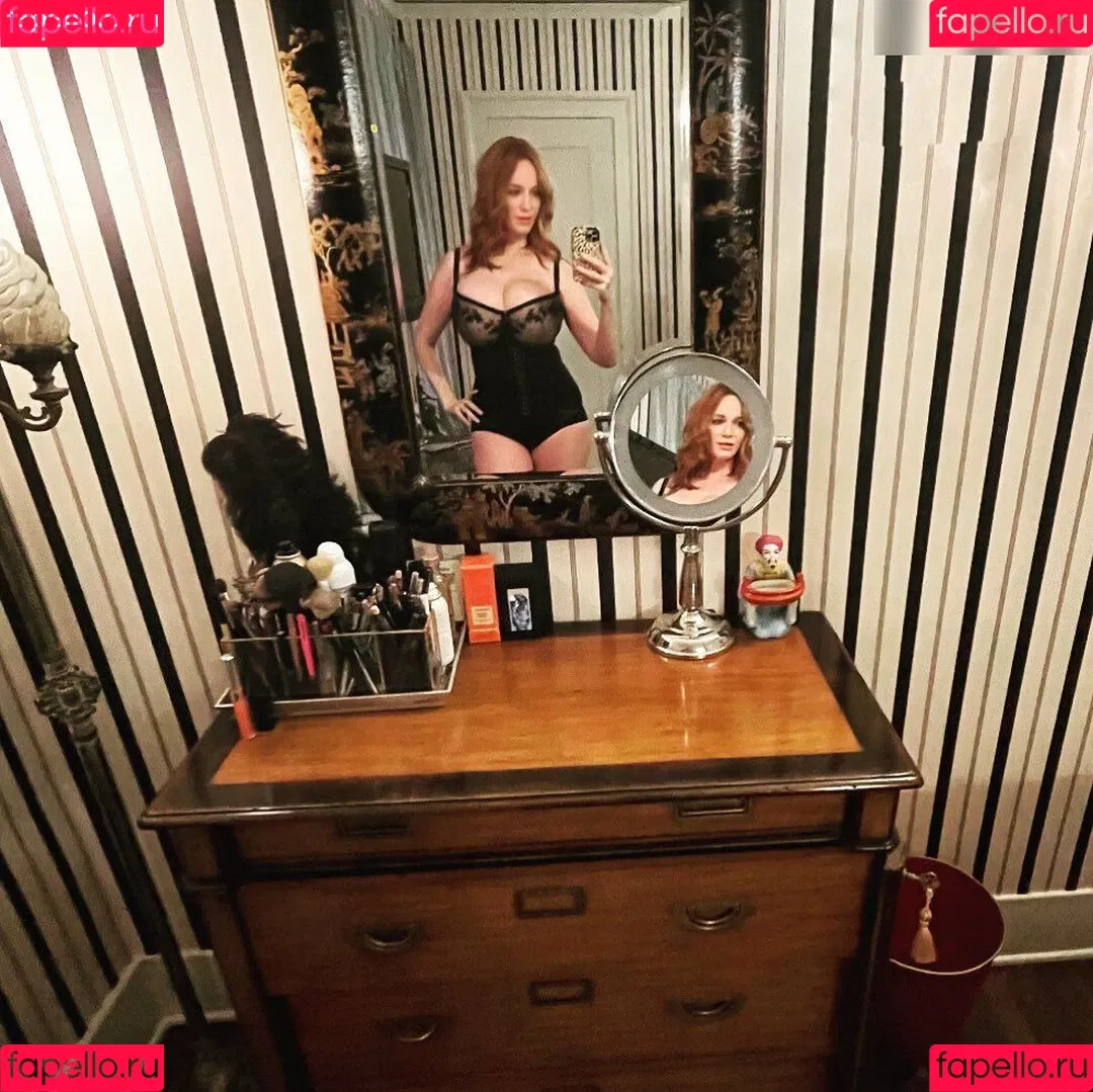 Christina Hendricks / actuallychristinahendricks Onlyfans Photo Gallery 