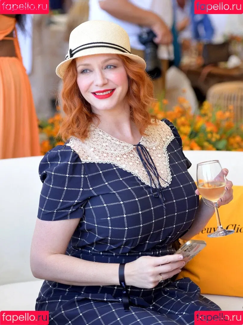 Christina Hendricks / actuallychristinahendricks Onlyfans Photo Gallery 