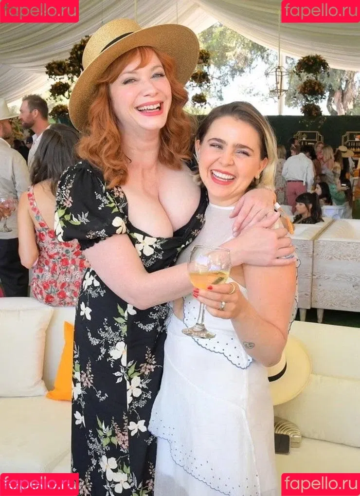 Christina Hendricks / actuallychristinahendricks Onlyfans Photo Gallery 