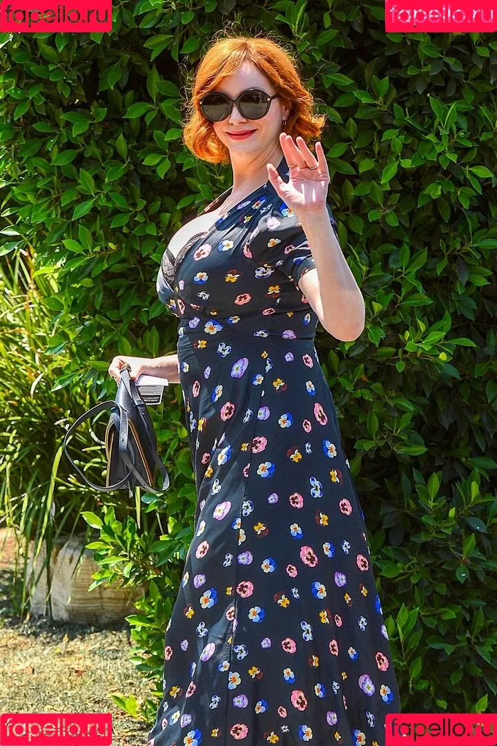 Christina Hendricks / actuallychristinahendricks Onlyfans Photo Gallery 