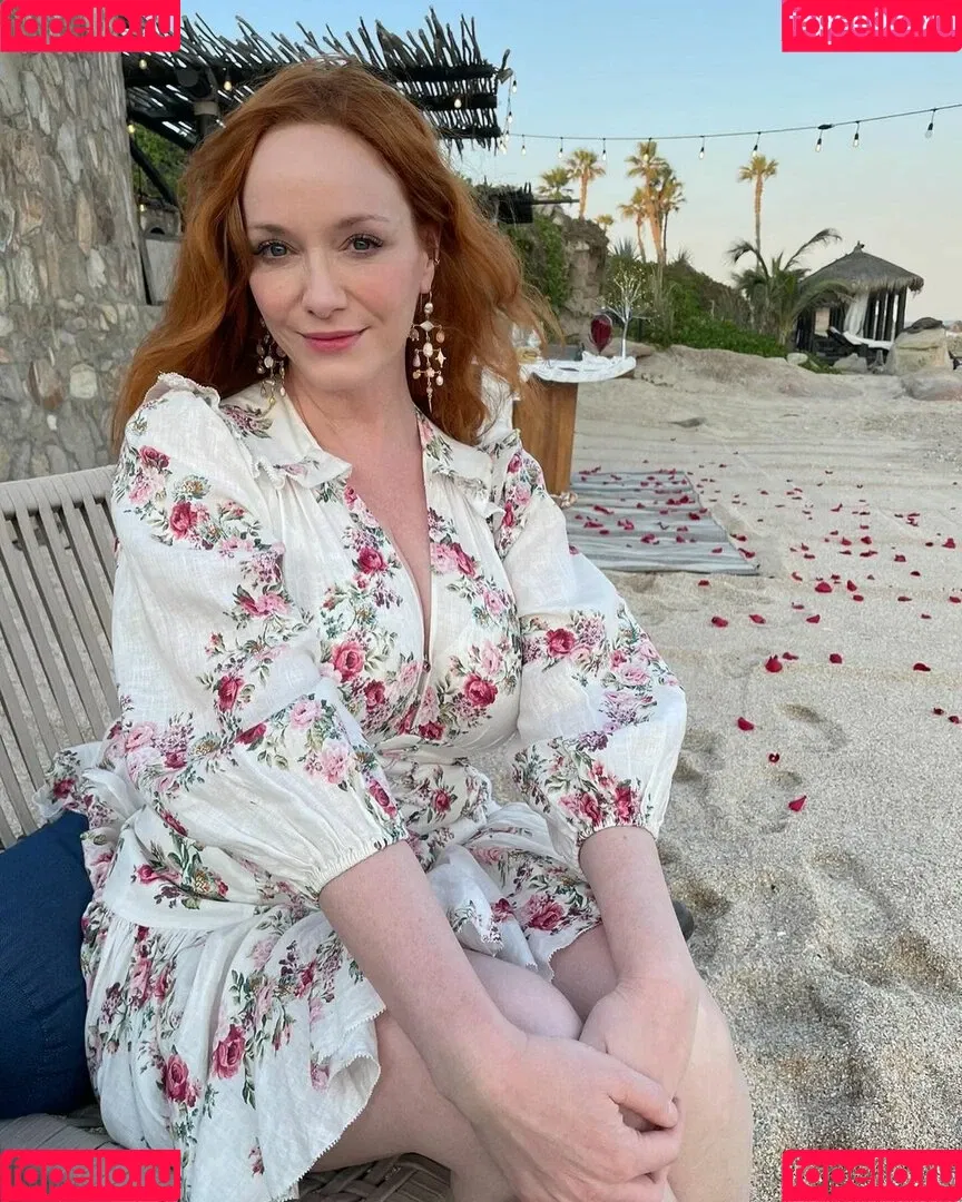 Christina Hendricks / actuallychristinahendricks Onlyfans Photo Gallery 