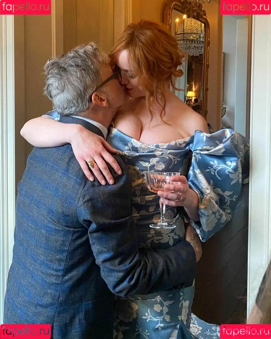 Christina Hendricks / actuallychristinahendricks Onlyfans Photo Gallery 