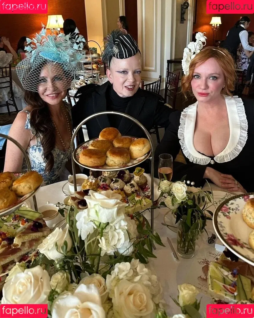 Christina Hendricks / actuallychristinahendricks Onlyfans Photo Gallery 