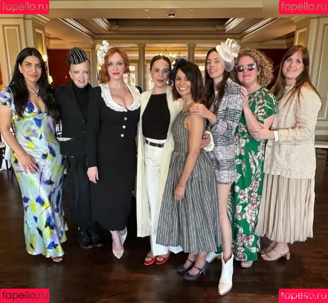 Christina Hendricks / actuallychristinahendricks Onlyfans Photo Gallery 