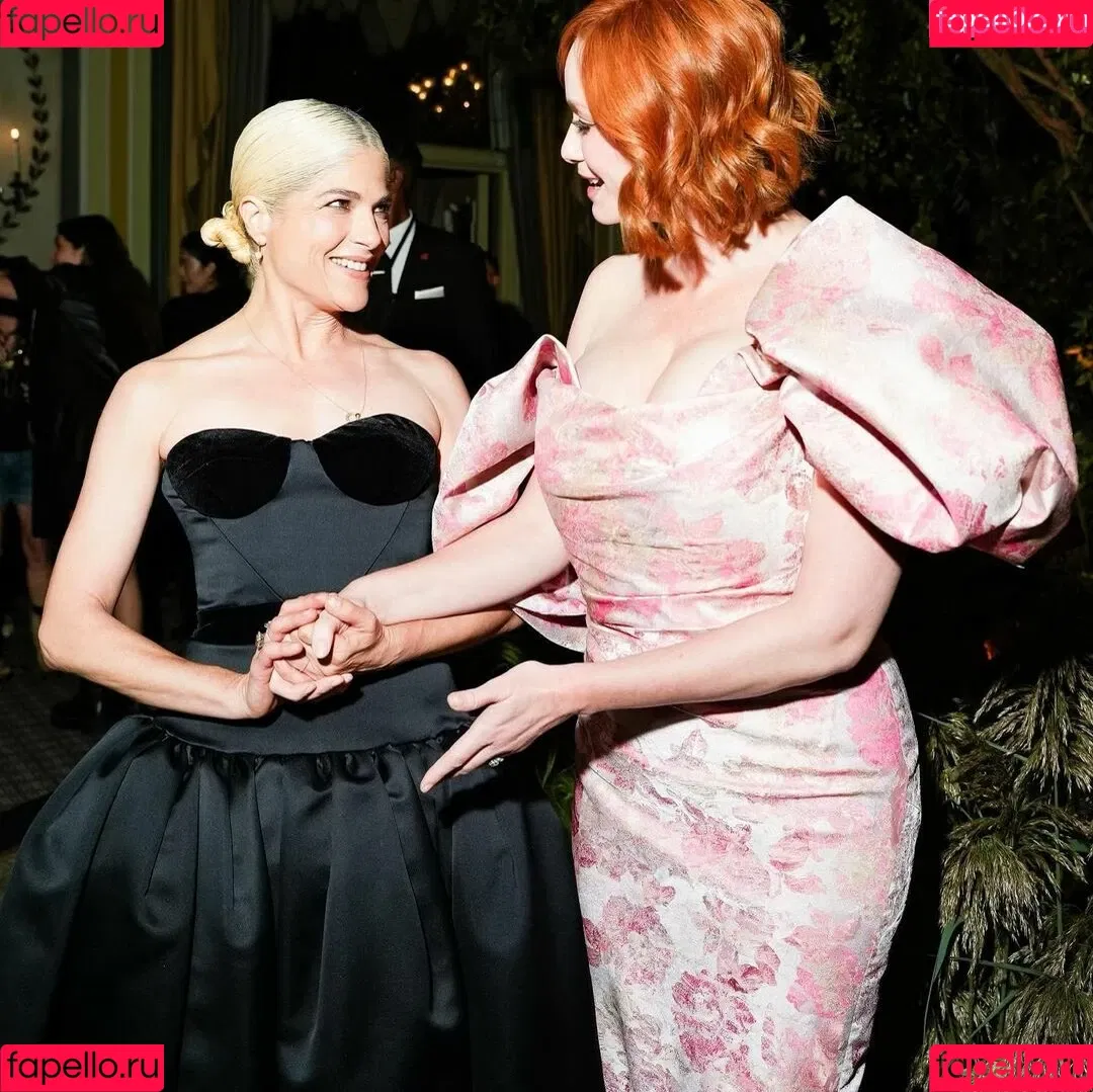 Christina Hendricks / actuallychristinahendricks Onlyfans Photo Gallery 